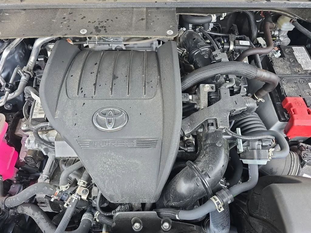 Used 2024  Toyota XLE image 40