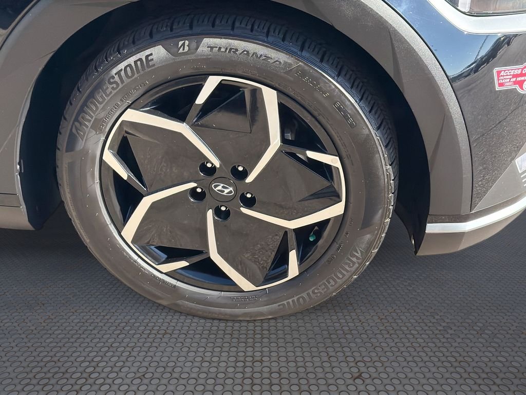Used 2024 Black Hyundai SEL image 18
