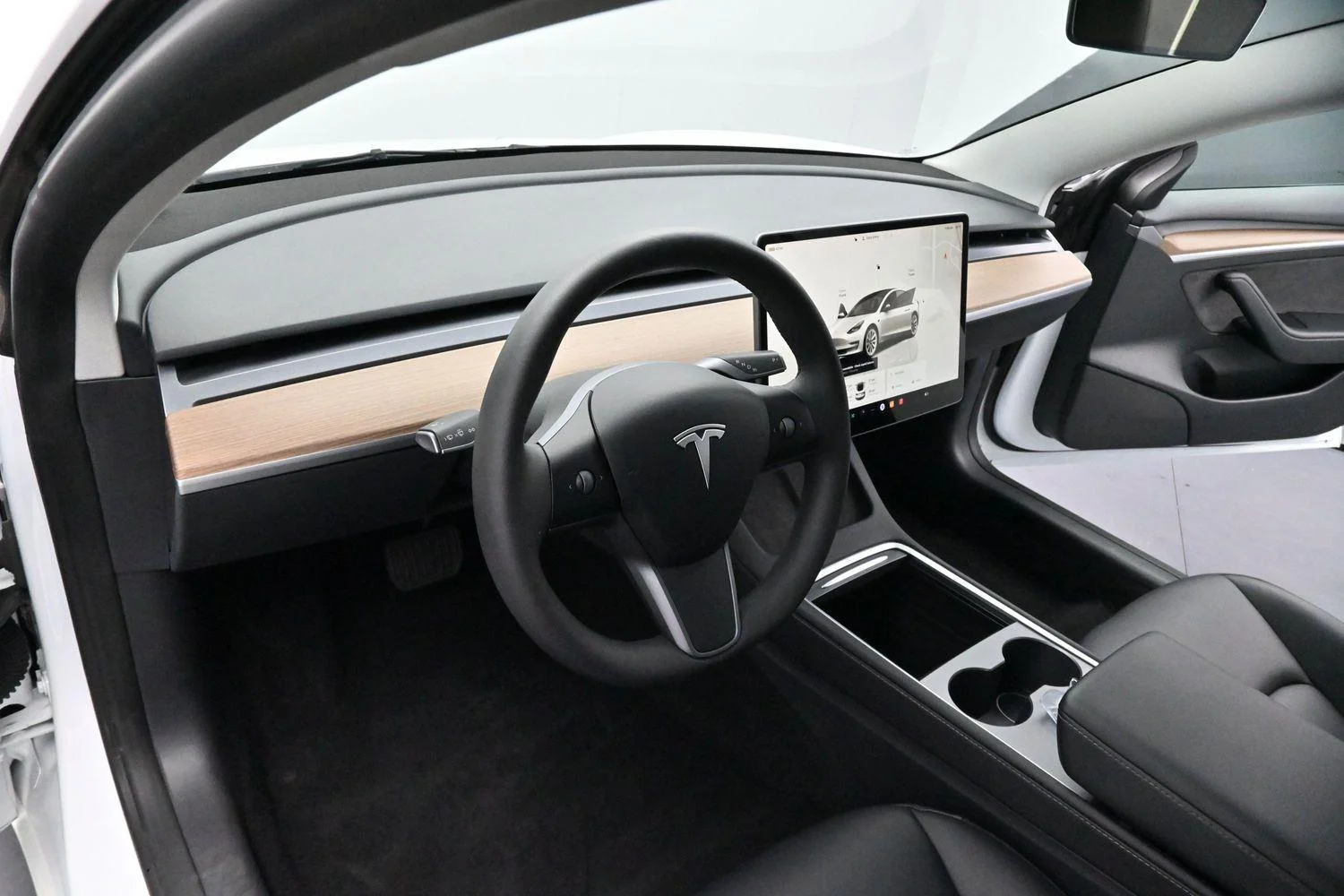 Used 2022 Pearl White Multi-Coat Tesla Base image 12