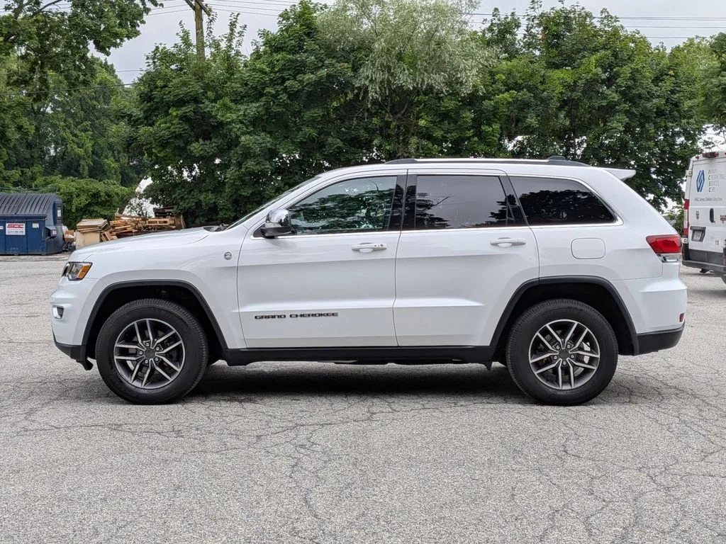 Used 2020 White Jeep Laredo image 9