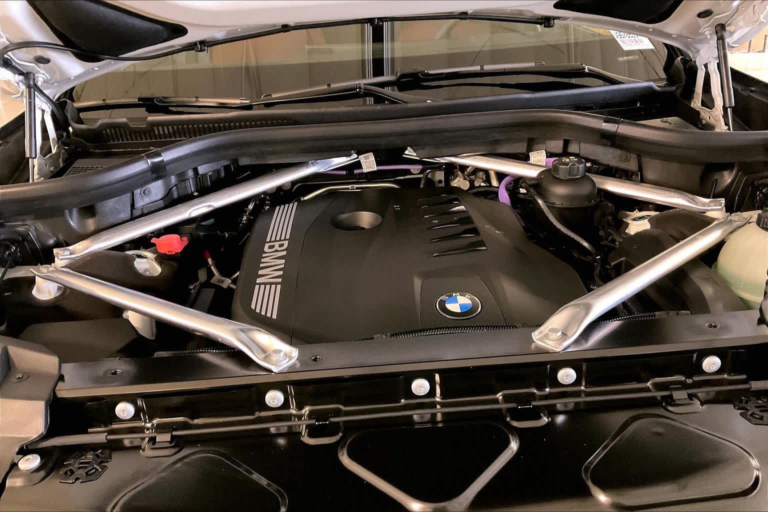 New 2027 Alpine White BMW xDrive40i image 16