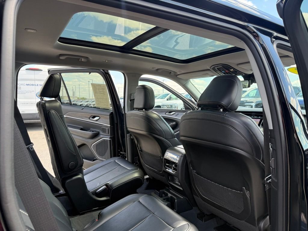 Used 2023 Black Jeep Limited image 23