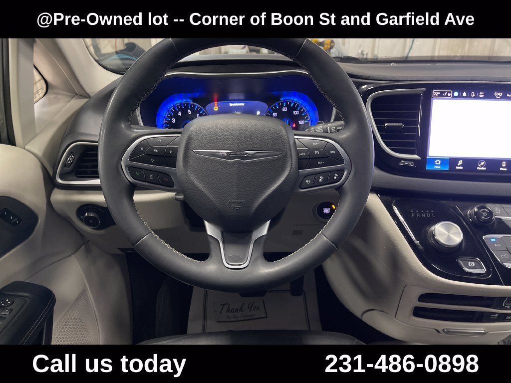 Used 2022 White Chrysler Touring L image 17