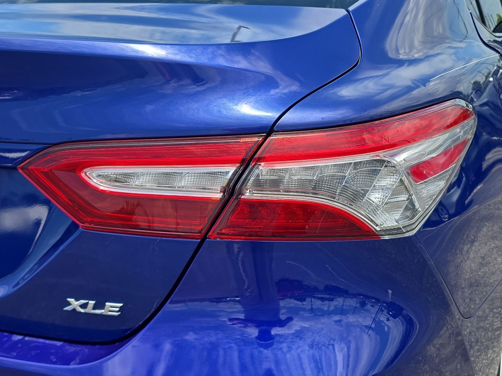Used 2018 Blue Toyota XLE image 7
