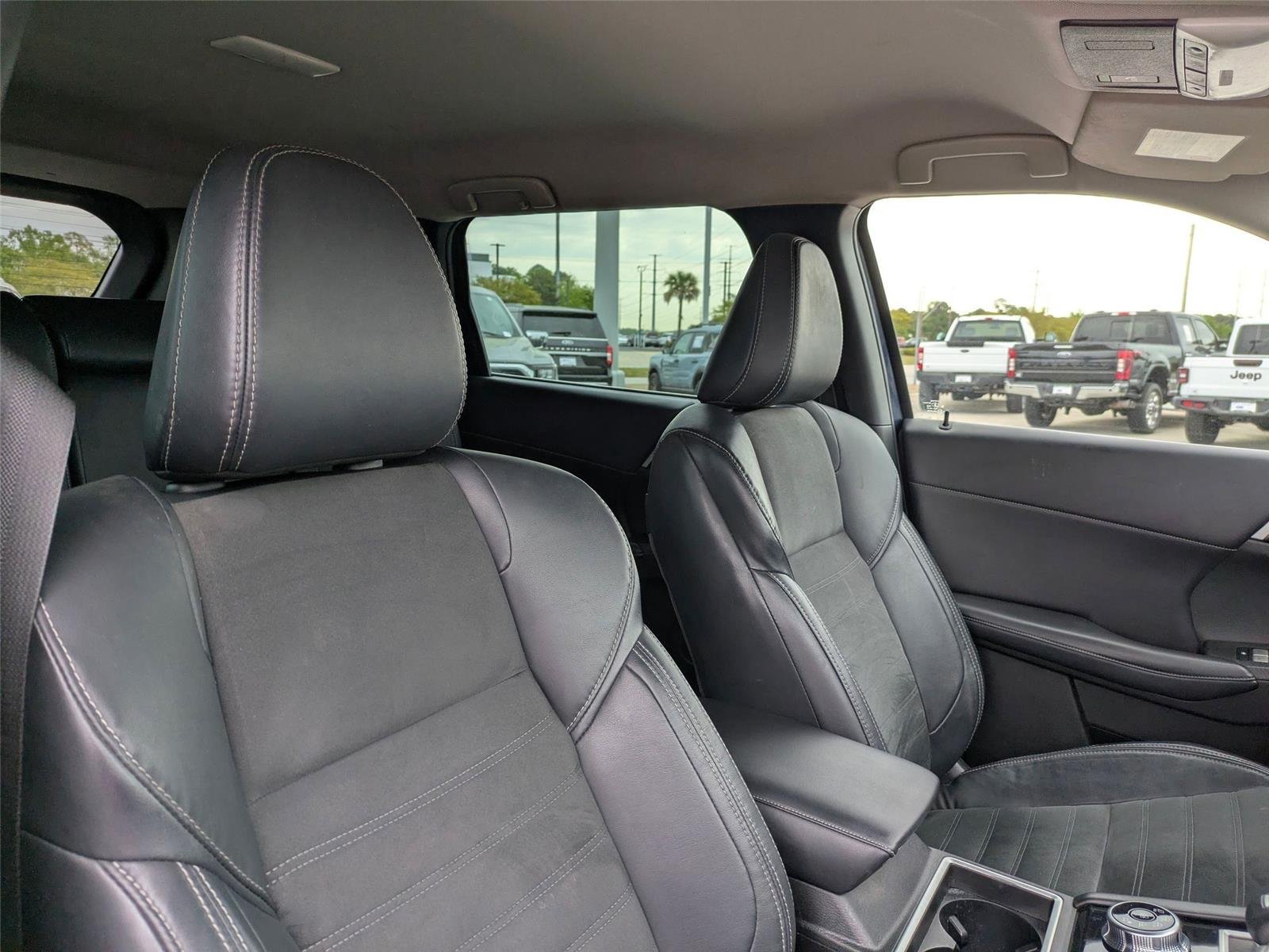 Used 2023 Cosmic Blue Metallic Mitsubishi SE image 34