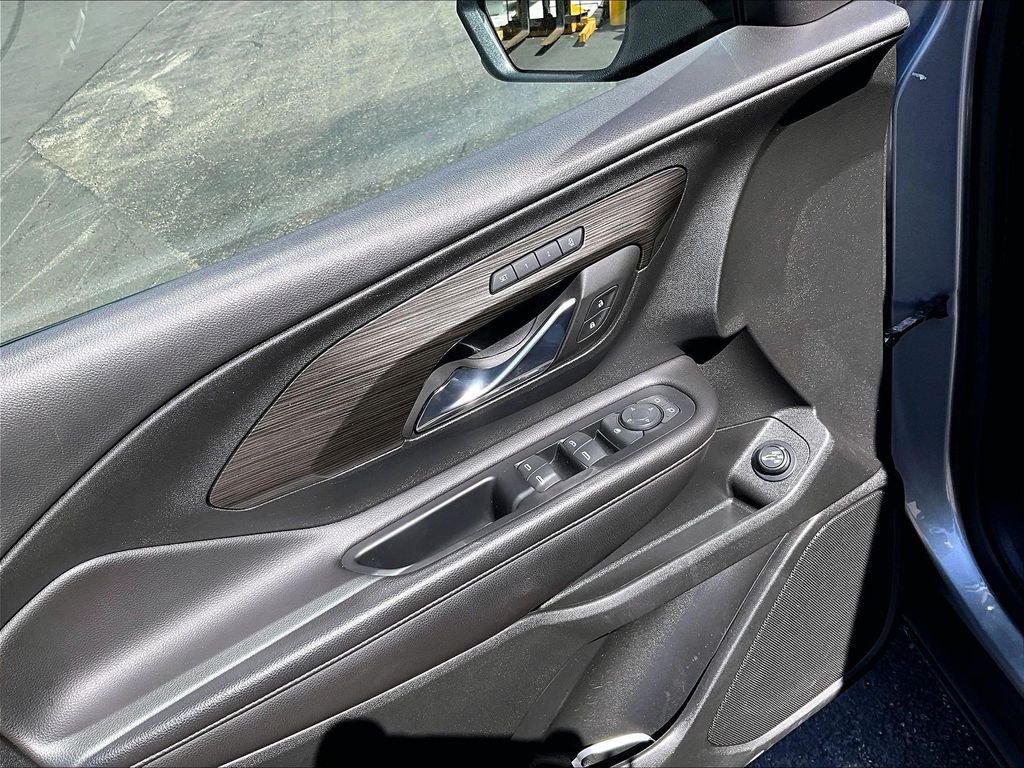 Used 2023 Silver GMC SLT image 11