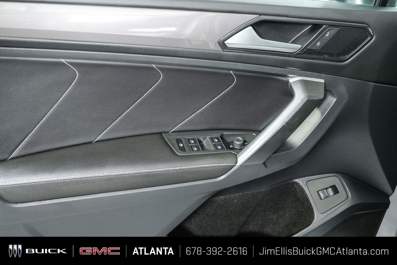 Used 2024 Pyrite Silver Metallic Volkswagen SE image 6
