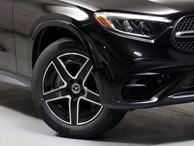 New 2026 Black Mercedes-Benz GLC 300 image 27