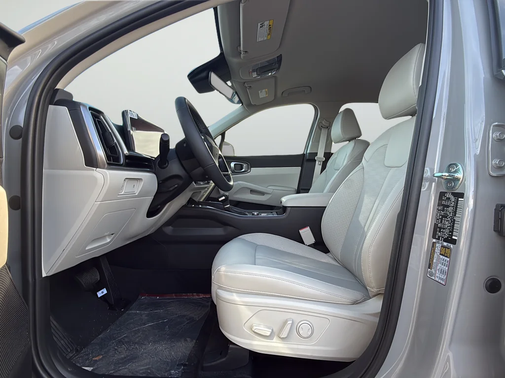 New 2026 Wolf Gray Kia S image 13