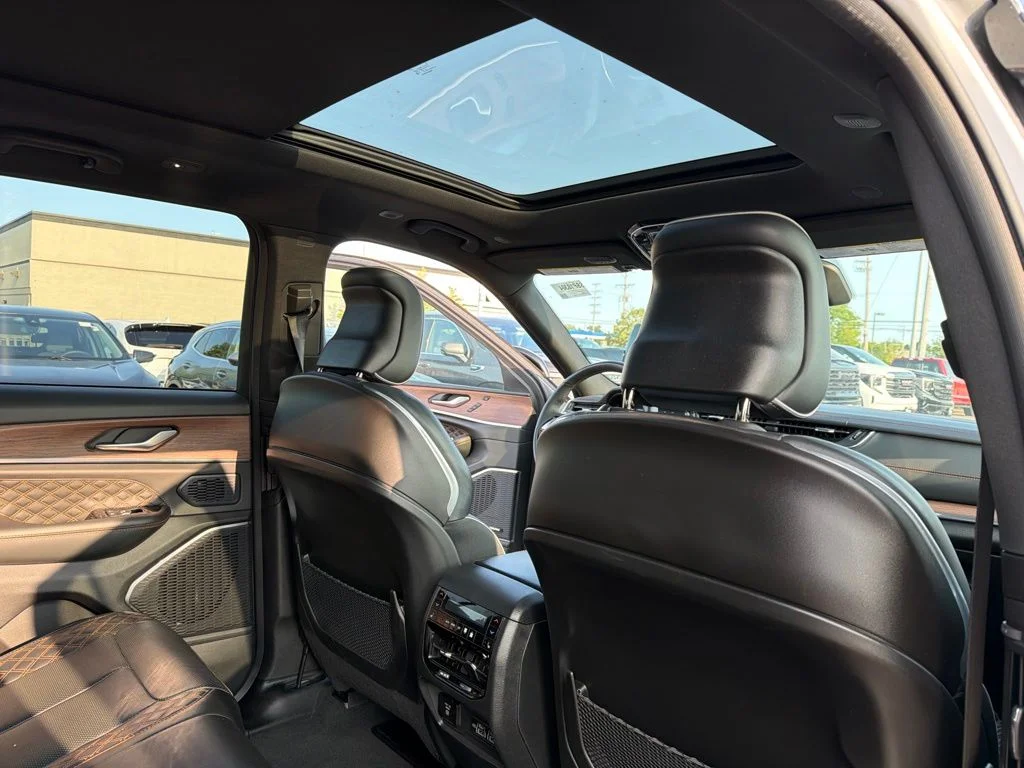 Used 2024 Silver Jeep Summit image 26