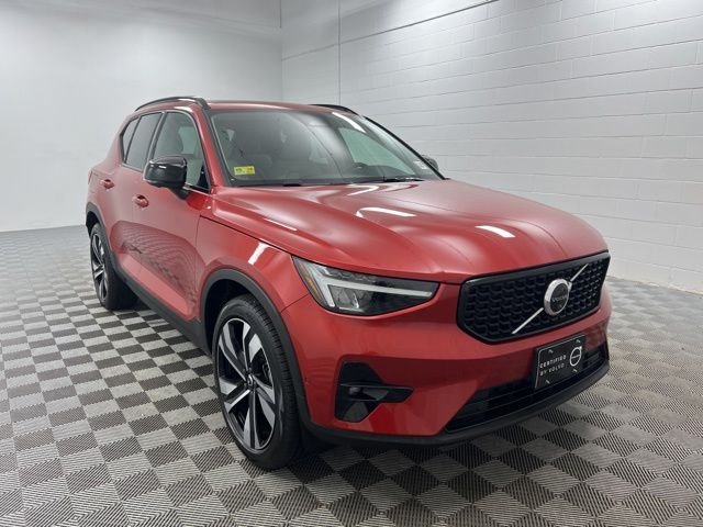 2023 Volvo XC40 B5 Plus Dark AWD's photo