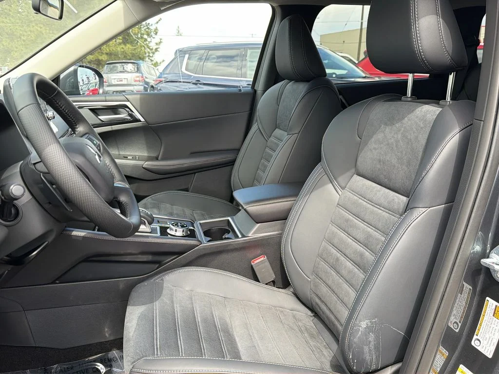 New 2025 Graphite Gray Mitsubishi SE image 12