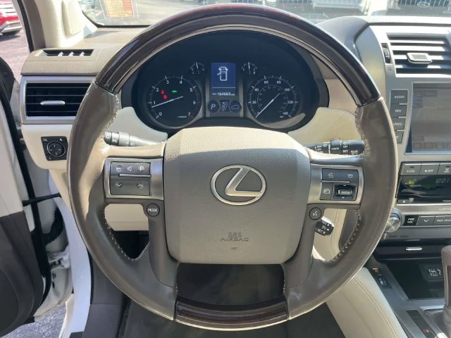 Used 2018 White Lexus 460 image 24