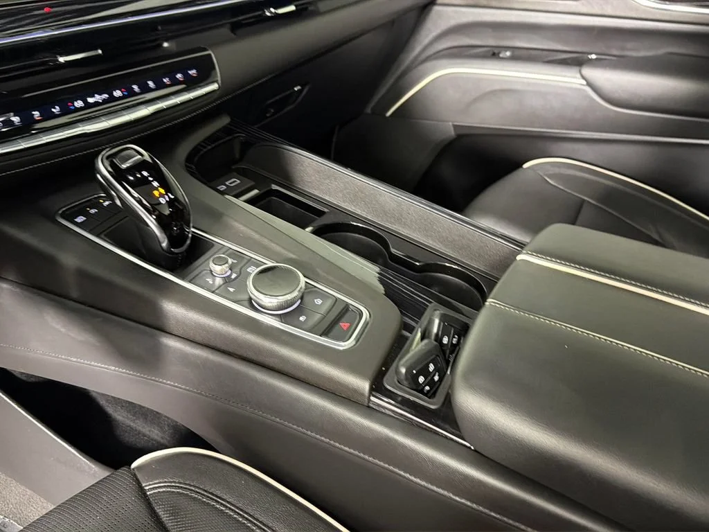 Used 2021 BLACK RAVEN Cadillac Sport image 26