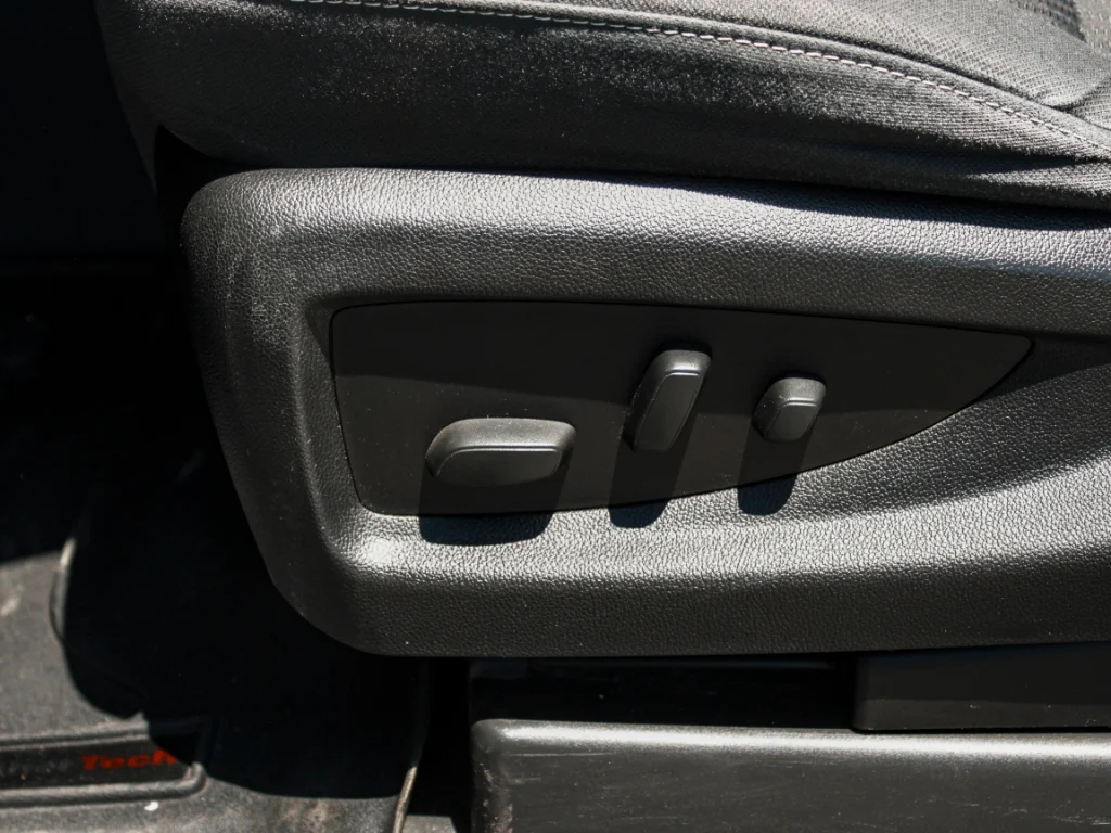 Used 2018 Silver Chevrolet  image 10