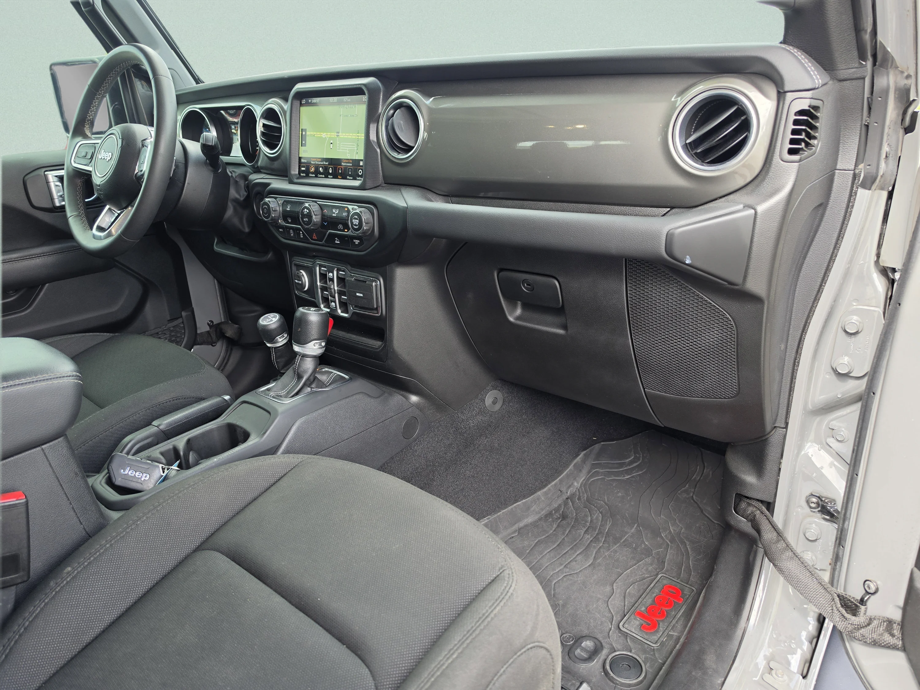 Used 2023 Sting-Gray Clearcoat Jeep Overland image 13