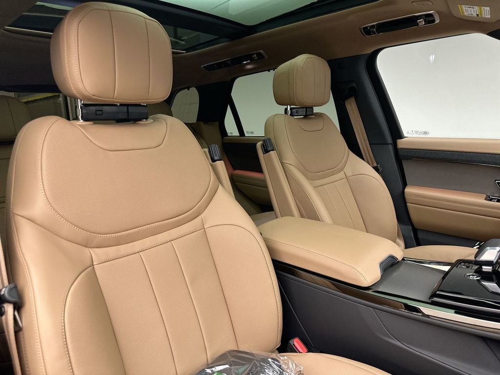 New 2026 Fuji White Land Rover SE image 6