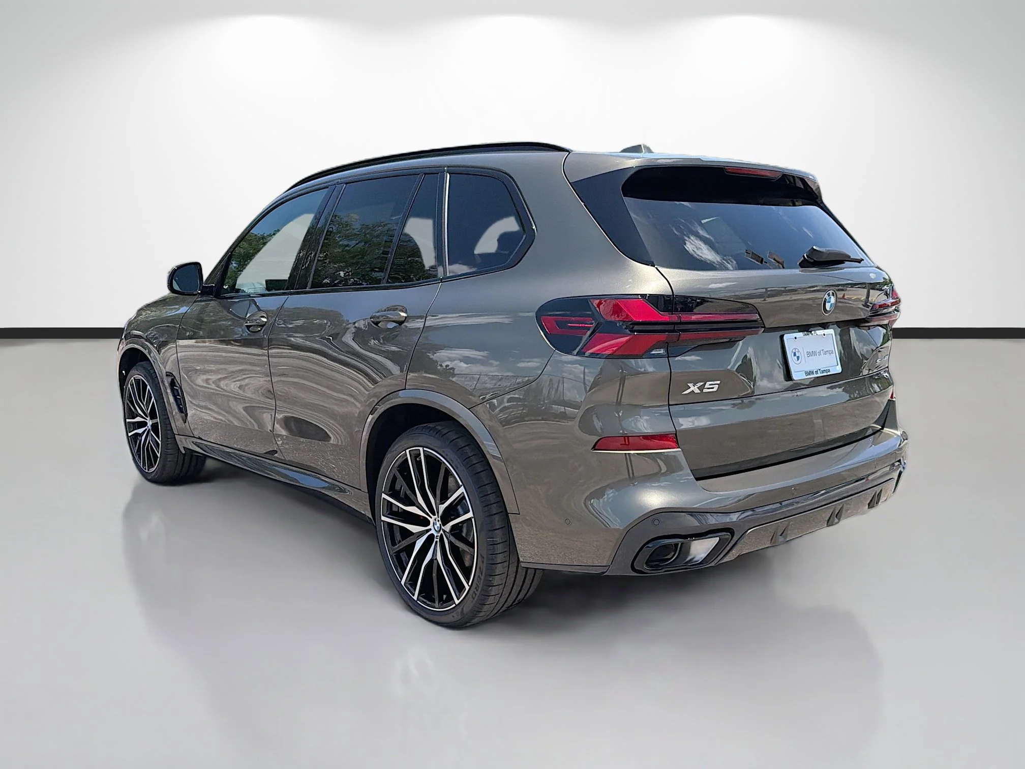 New 2026 Manhattan Green Metallic BMW sDrive40i image 5