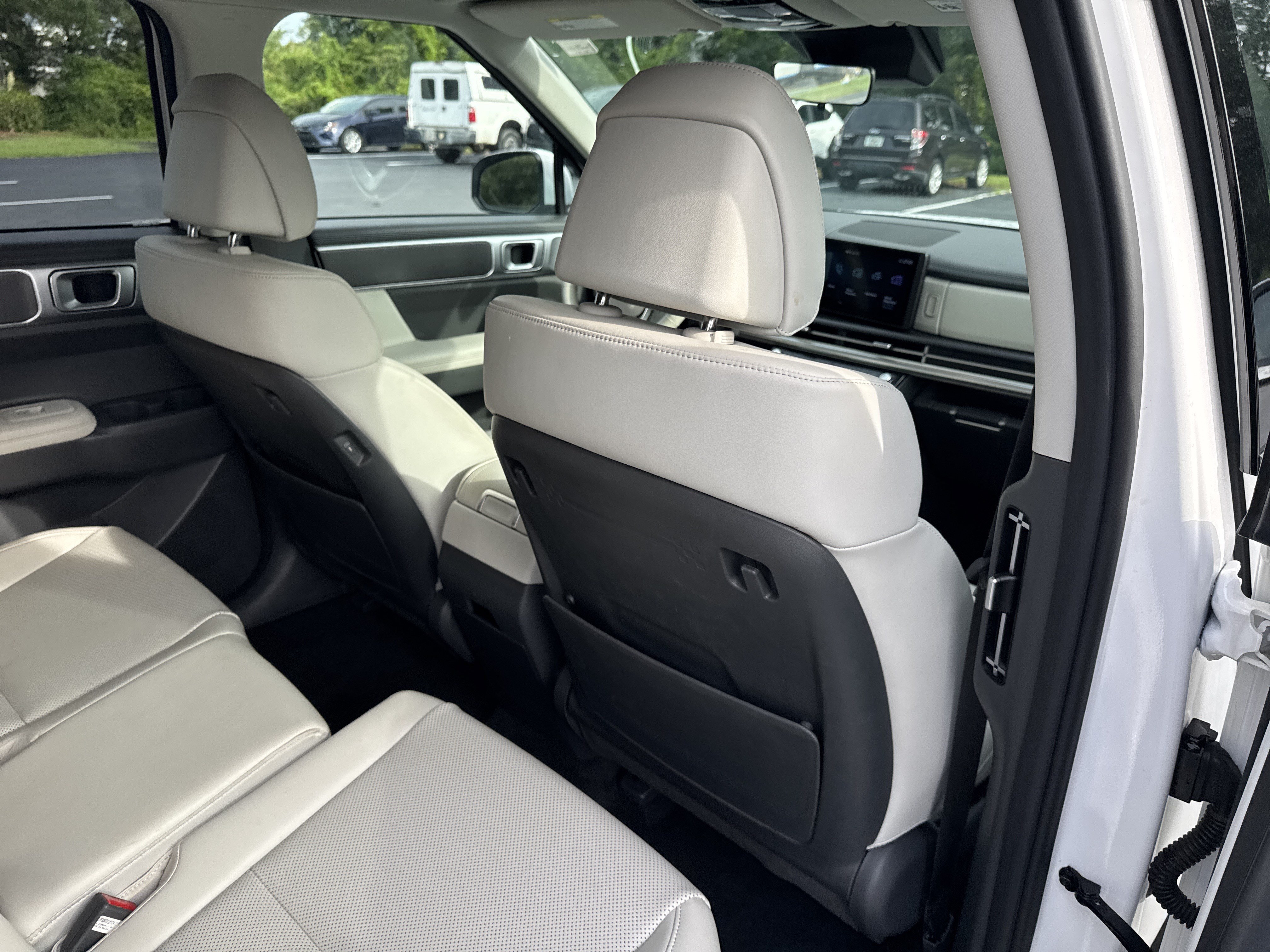 Used 2025 Serenity White Hyundai SEL image 31