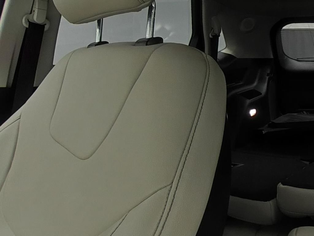 Used 2019 White Ford Titanium image 19