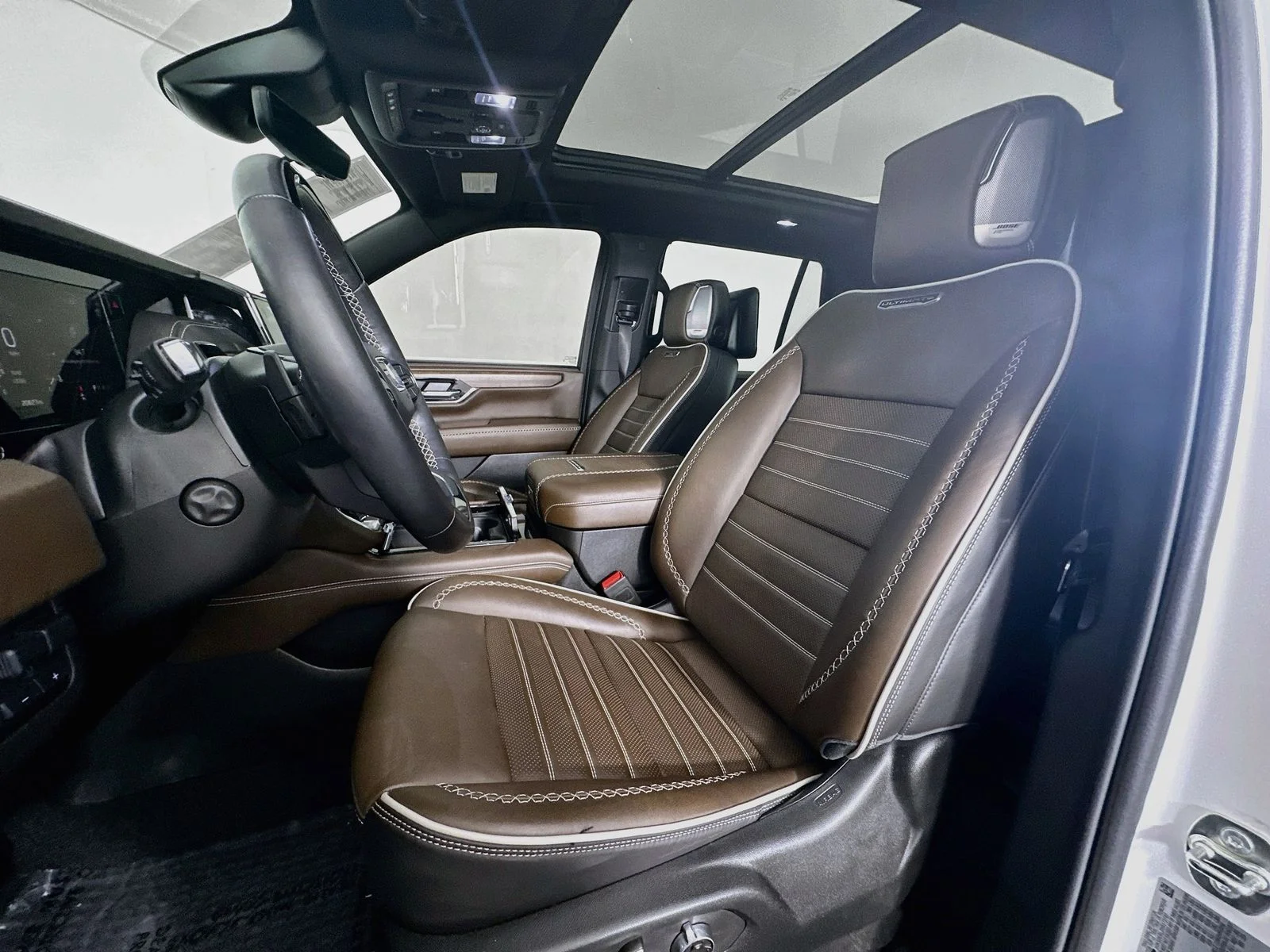 Used 2025 White GMC Denali Ultimate image 23