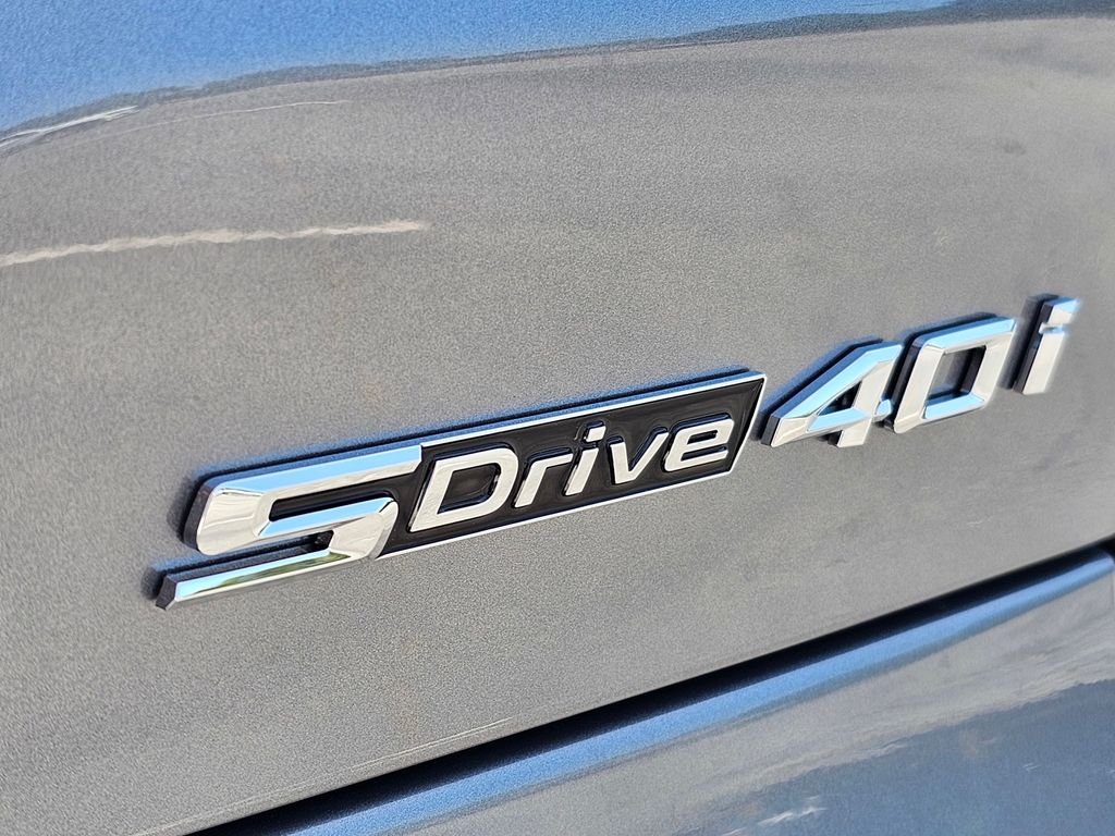New 2026 Skyscraper Grey Metallic BMW sDrive40i image 11