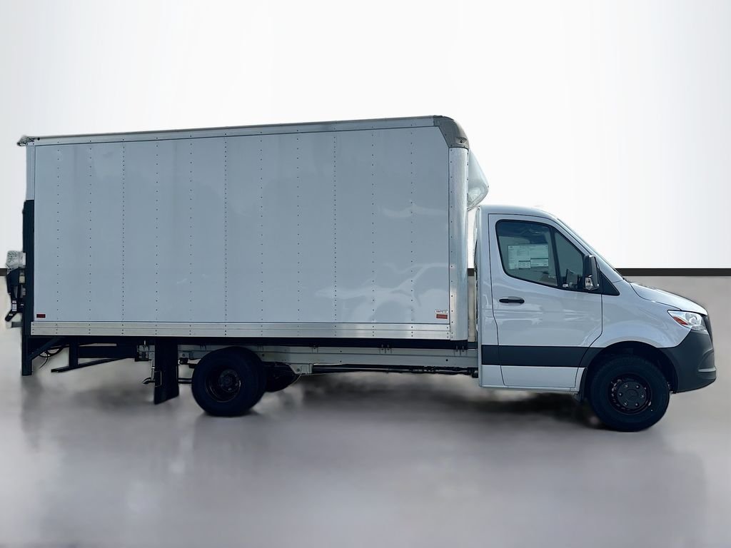 New 2026  Mercedes-Benz Knapheide Dry Box image 2