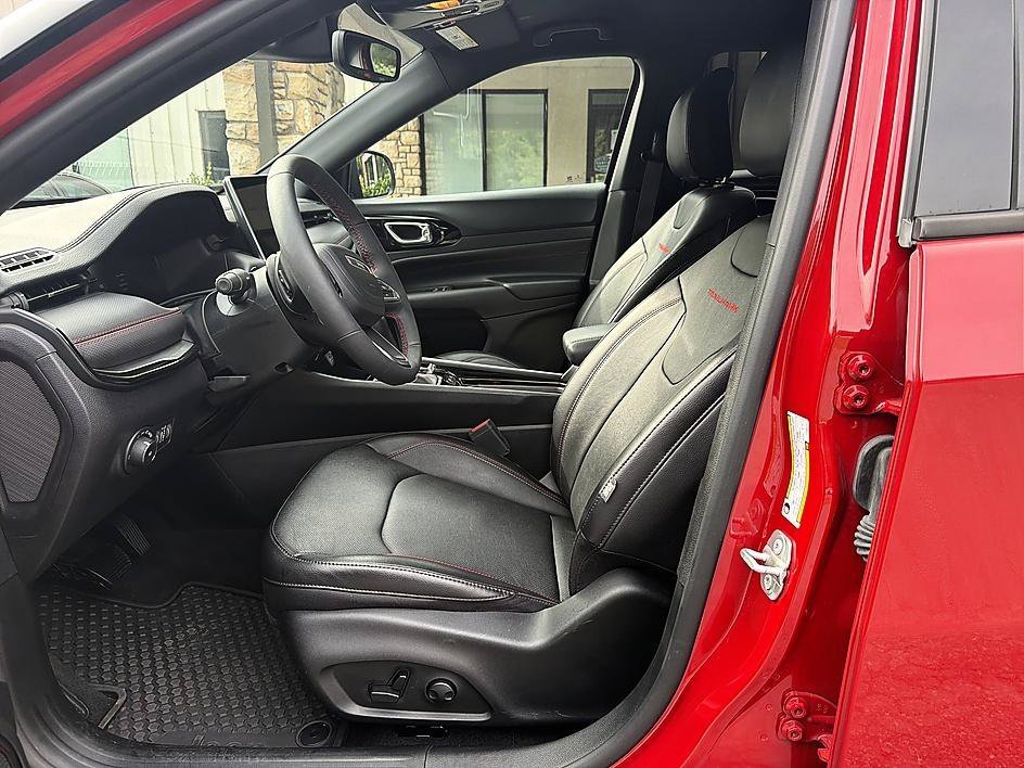 Used 2023 Redline Pearlcoat Jeep Trailhawk image 11