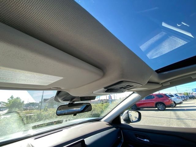 Used 2023 Gun Metallic Nissan SV image 10