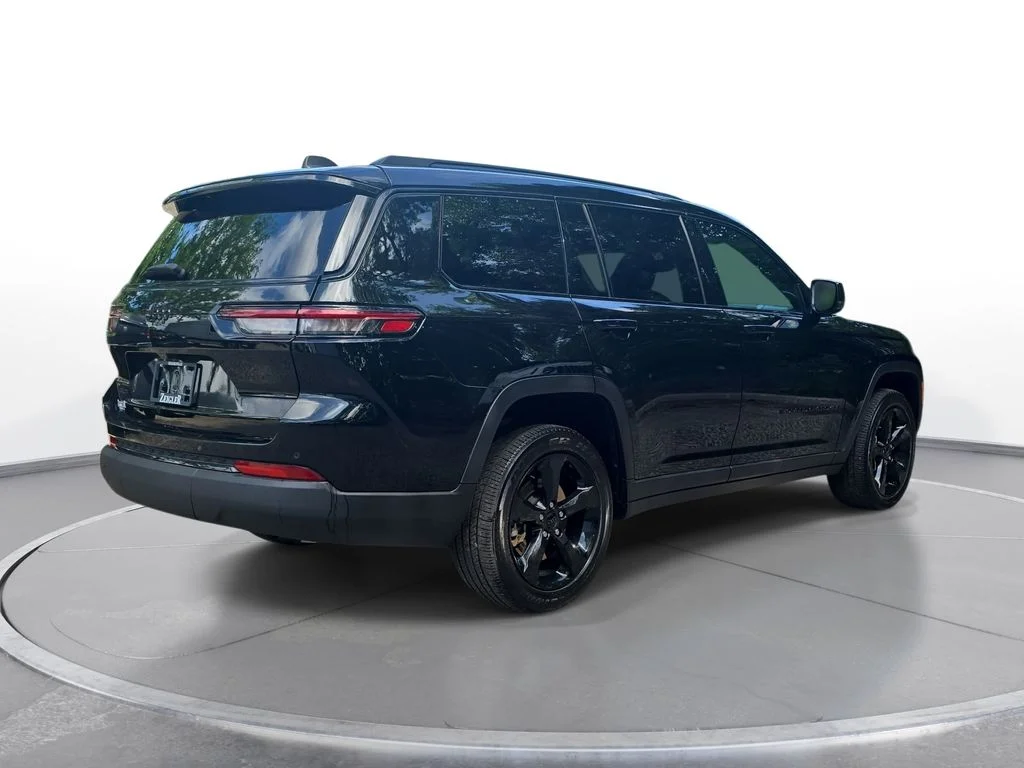 Used 2023 Black Jeep Altitude image 5