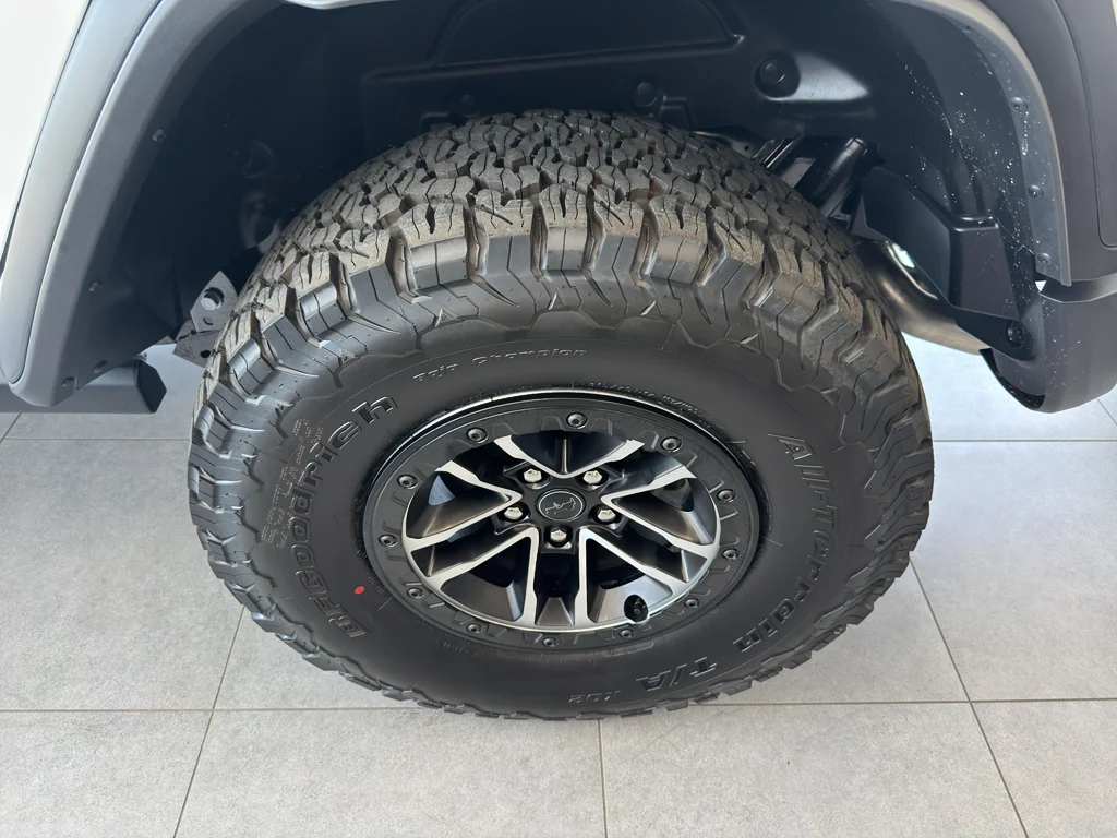 New 2026 Bright White Clear-Coat Exterior Paint Jeep Moab 392 image 22