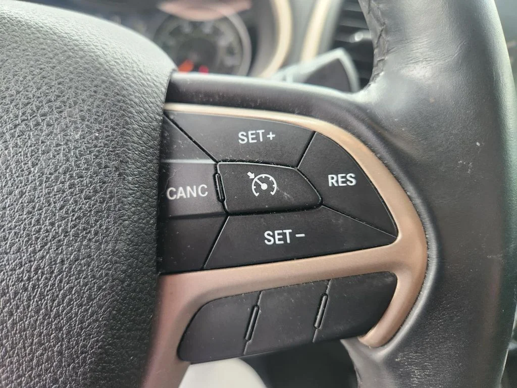 Used 2015 Black Jeep Latitude image 21