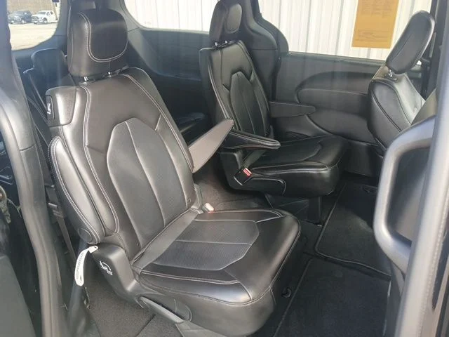 Used 2025 Black Chrysler Select image 24