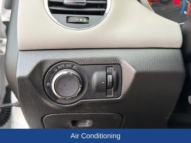 Used 2014 White Chevrolet LS image 13