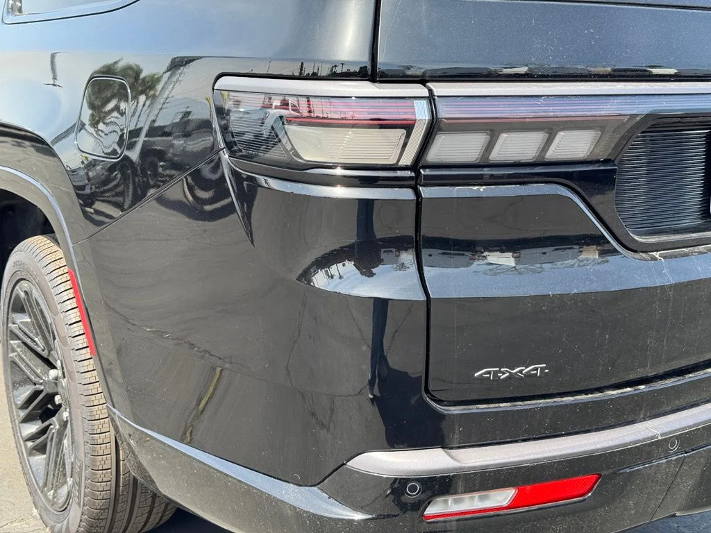 New 2026 High Gloss Black Exterior Paint Jeep Limited Reserve image 14