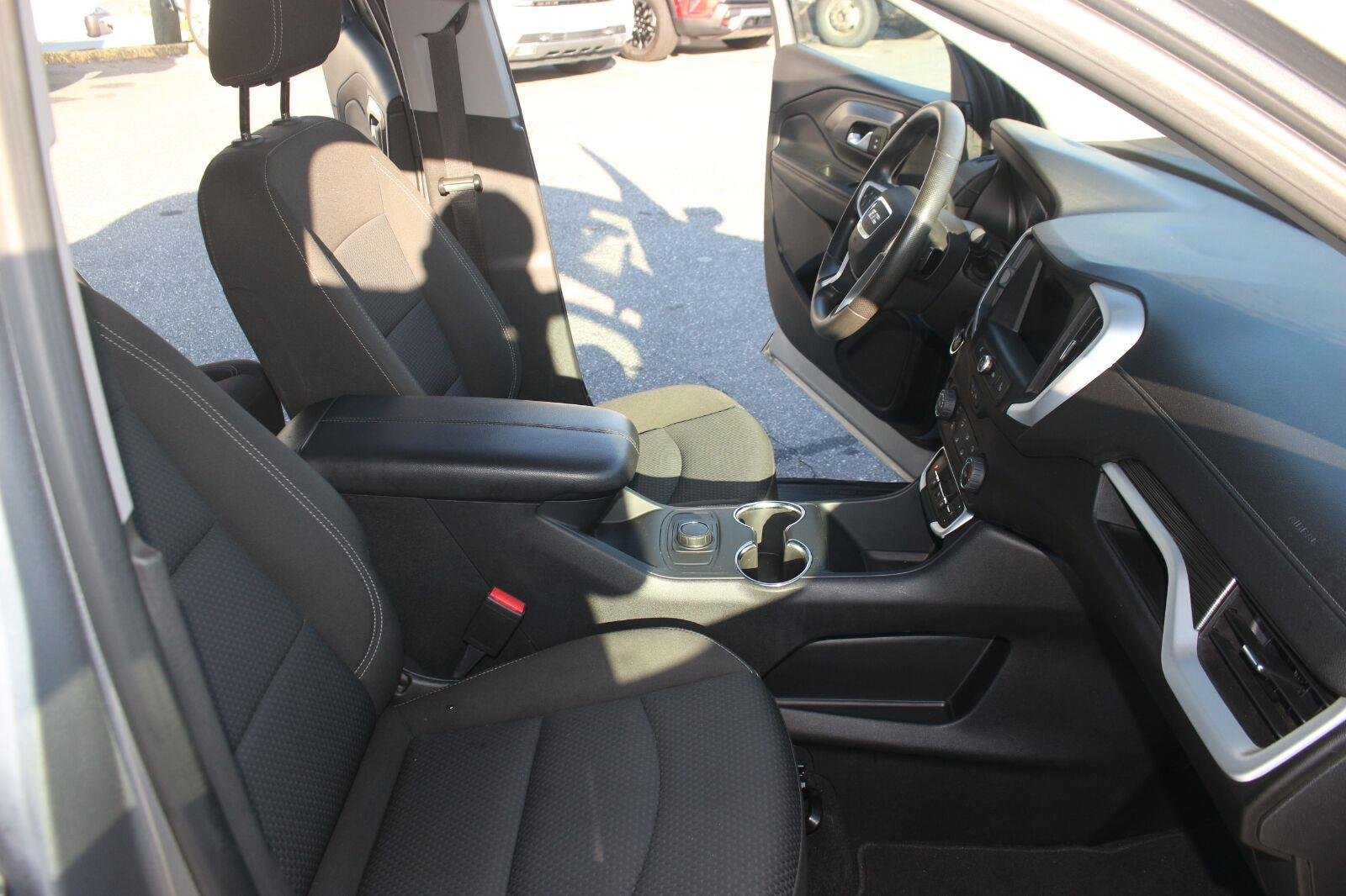 Used 2024 Sterling Metallic GMC SLE image 35
