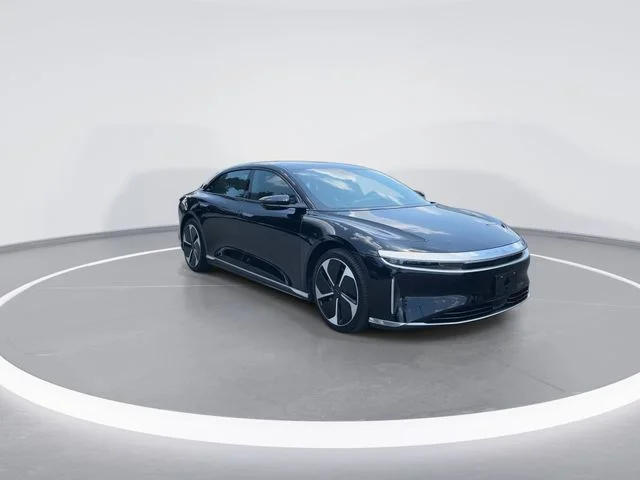 Used 2024  Lucid Touring image 2