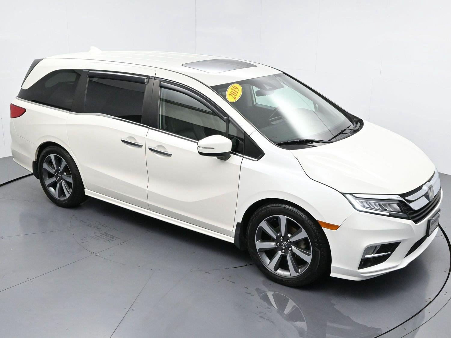 Used 2019 White Diamond Pearl Honda Touring image 45