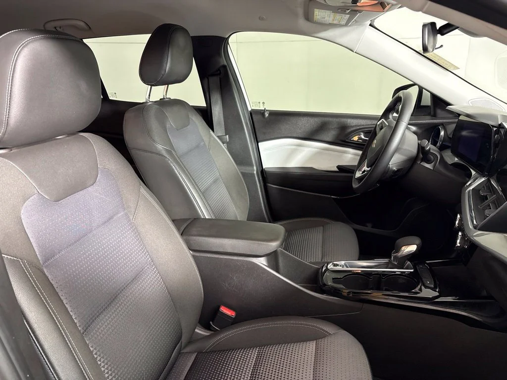 Used 2025 White Chevrolet LT image 21