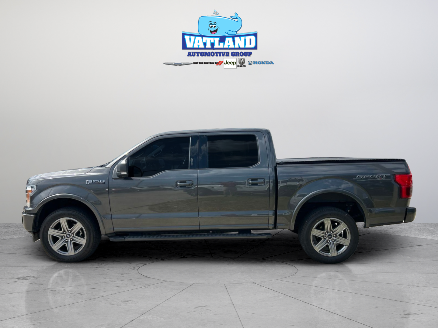 Used 2018 Gray Ford XLT image 2