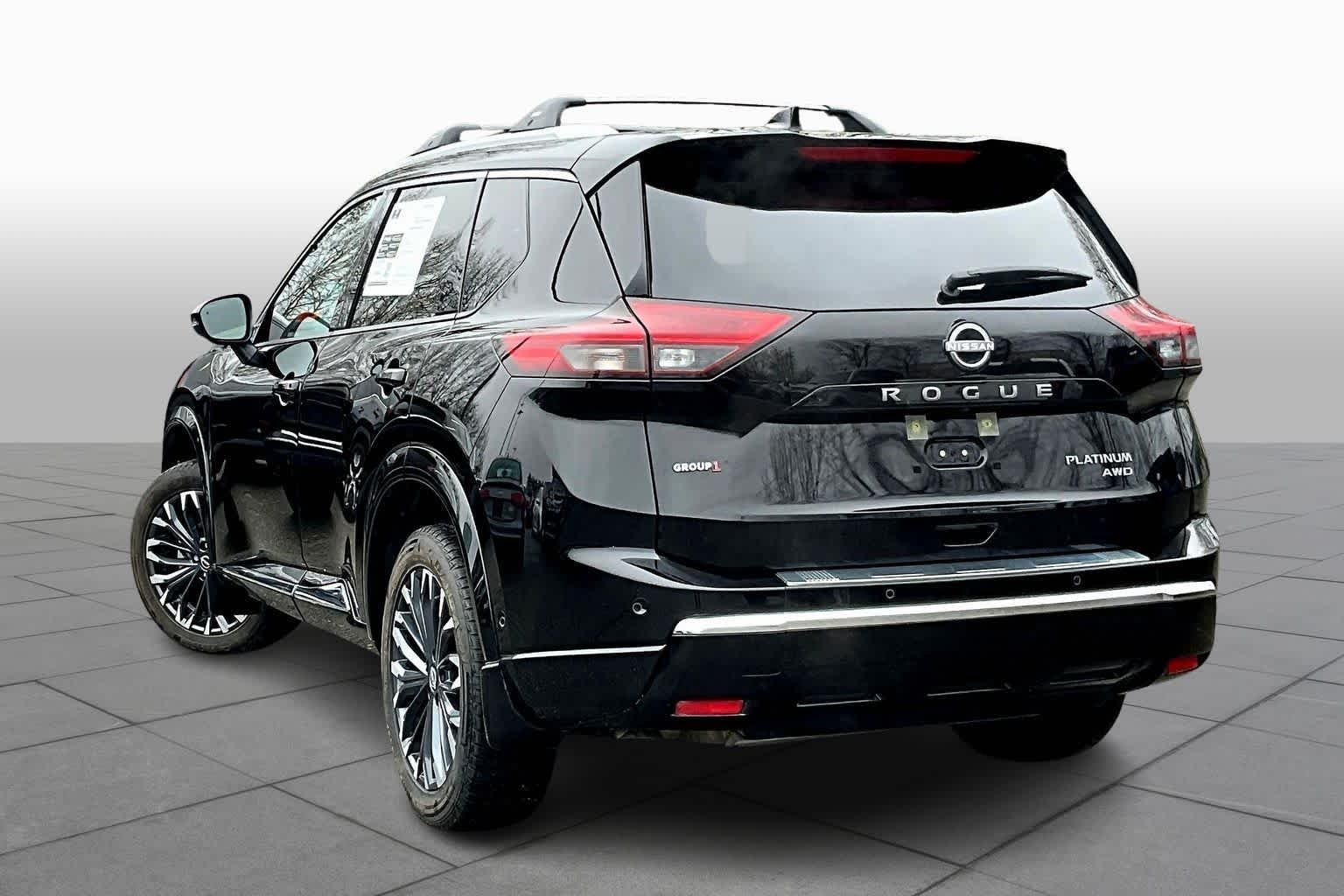Used 2025 Super Black Nissan Platinum image 22