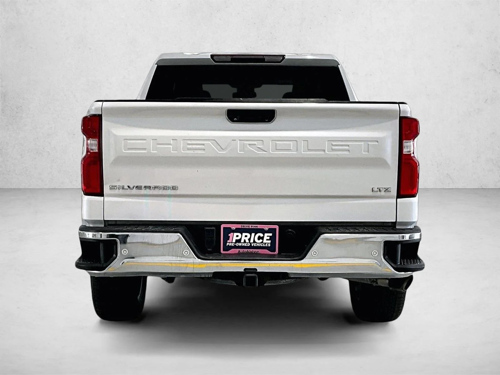 Used 2022 Iridescent Pearl Tricoat Chevrolet LTZ image 4