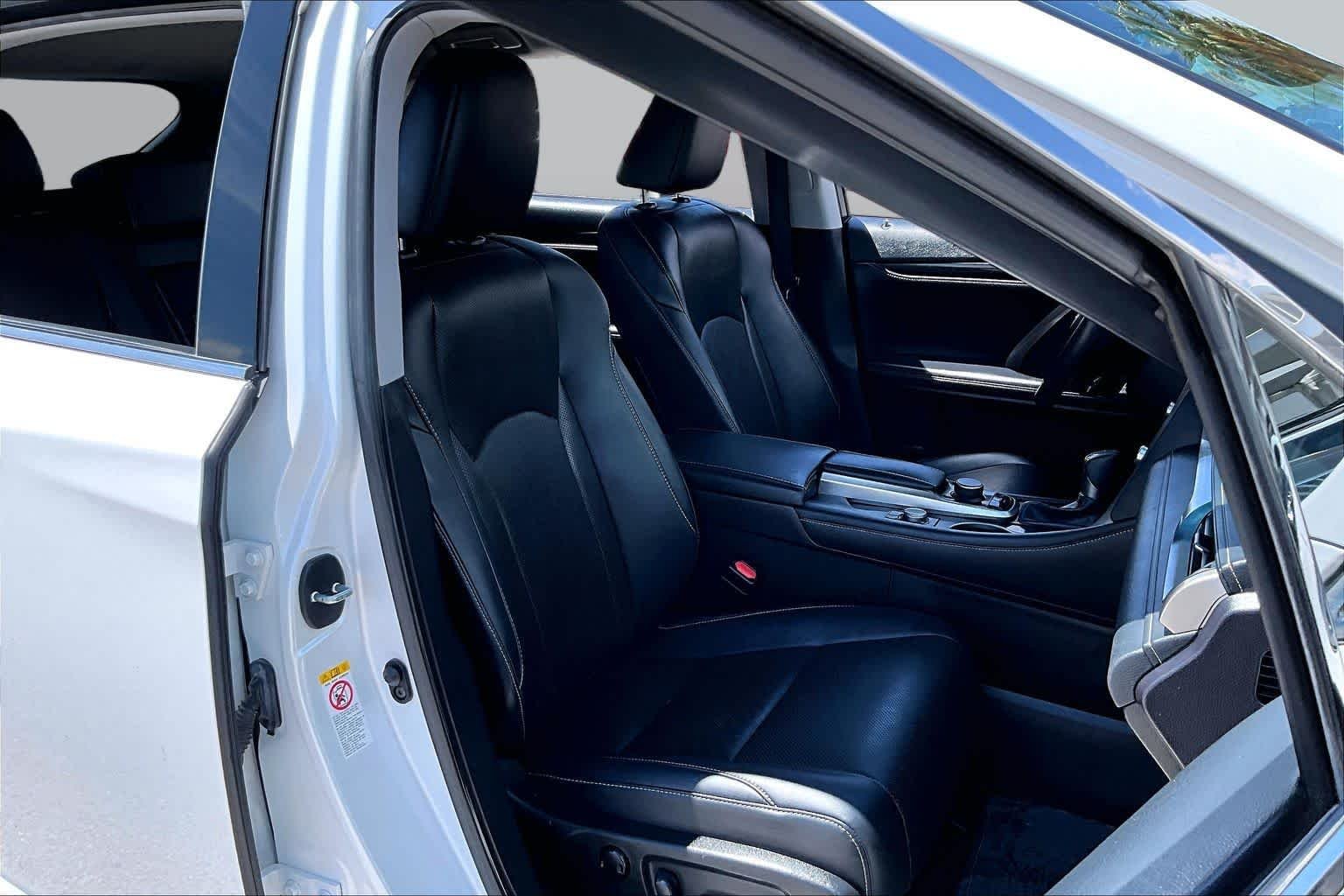 Used 2019 Eminent White Pearl Lexus  image 8