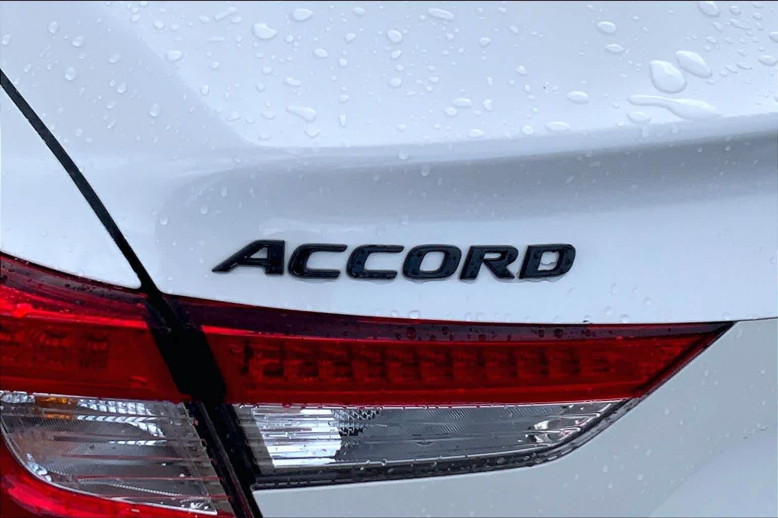Used 2022 Platinum White Pearl Honda Touring image 9