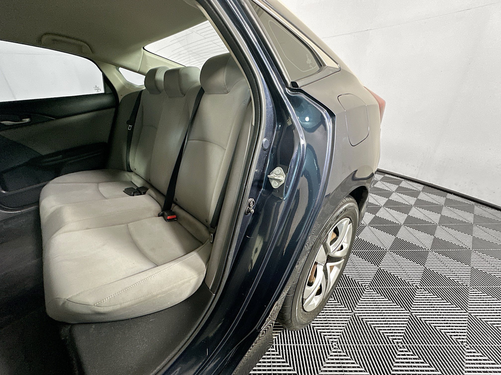 Used 2018 Gray Honda LX image 25