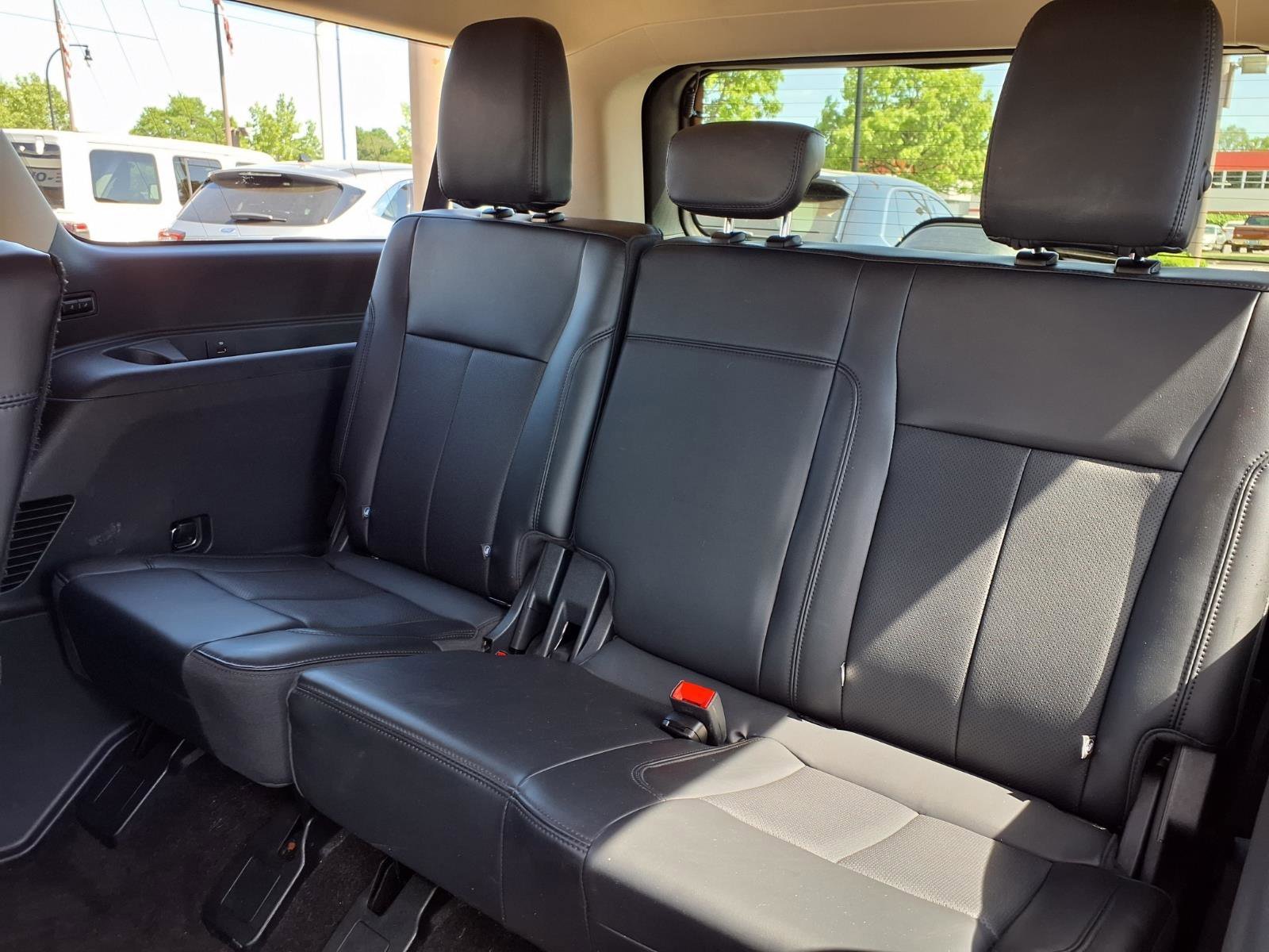 Certified Used 2023 Oxford White Ford XLT image 9