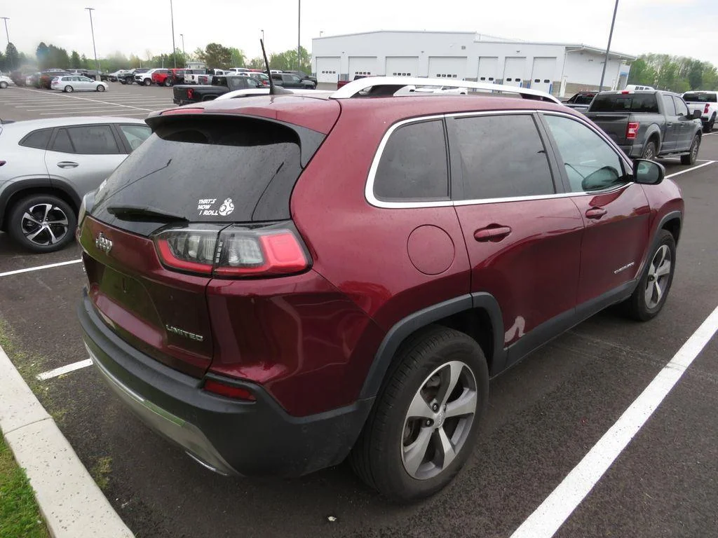 Used 2021 Velvet Red Pearlcoat Jeep Limited image 12