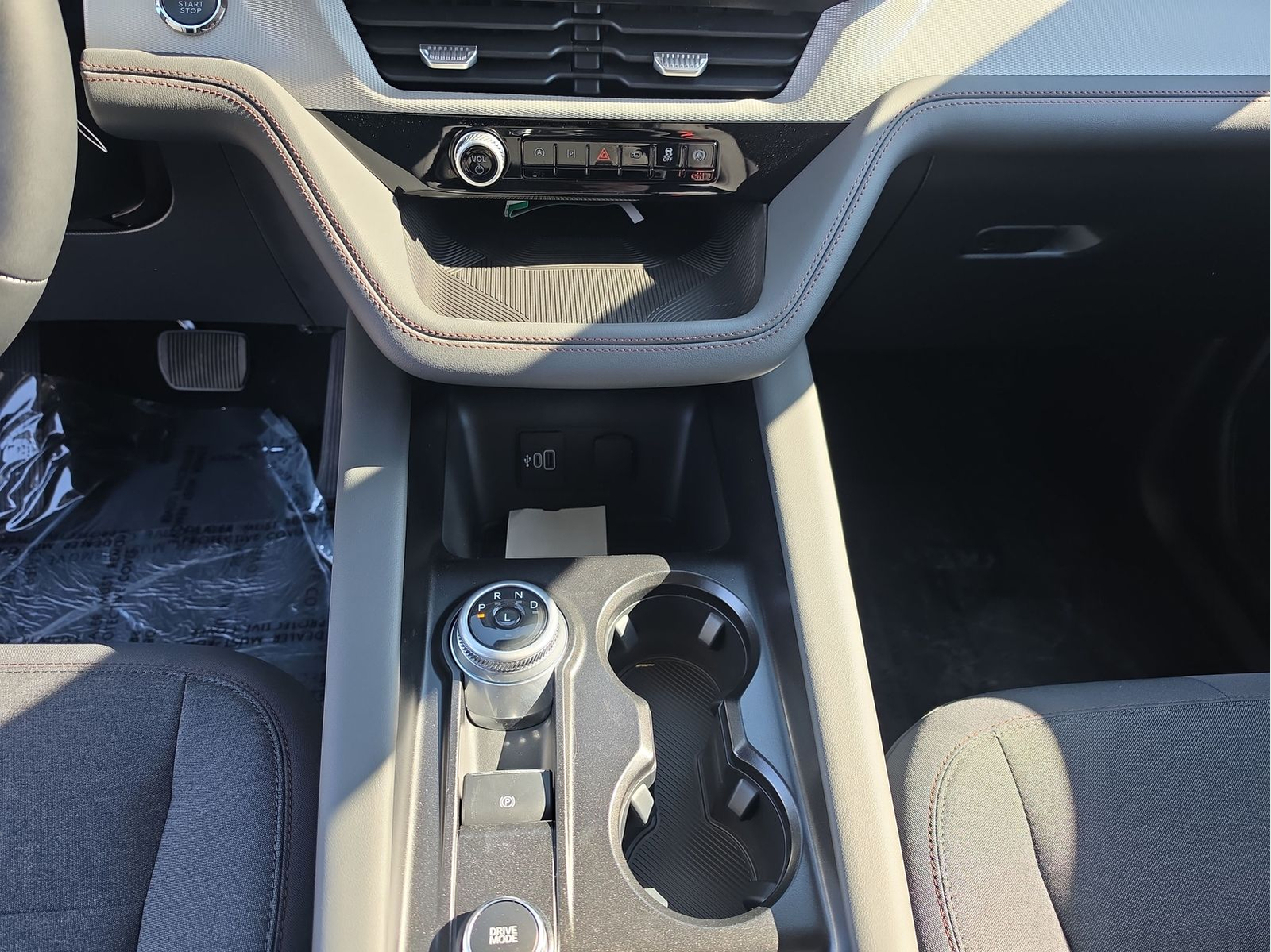 New 2026 Space White Metallic Ford Active image 11