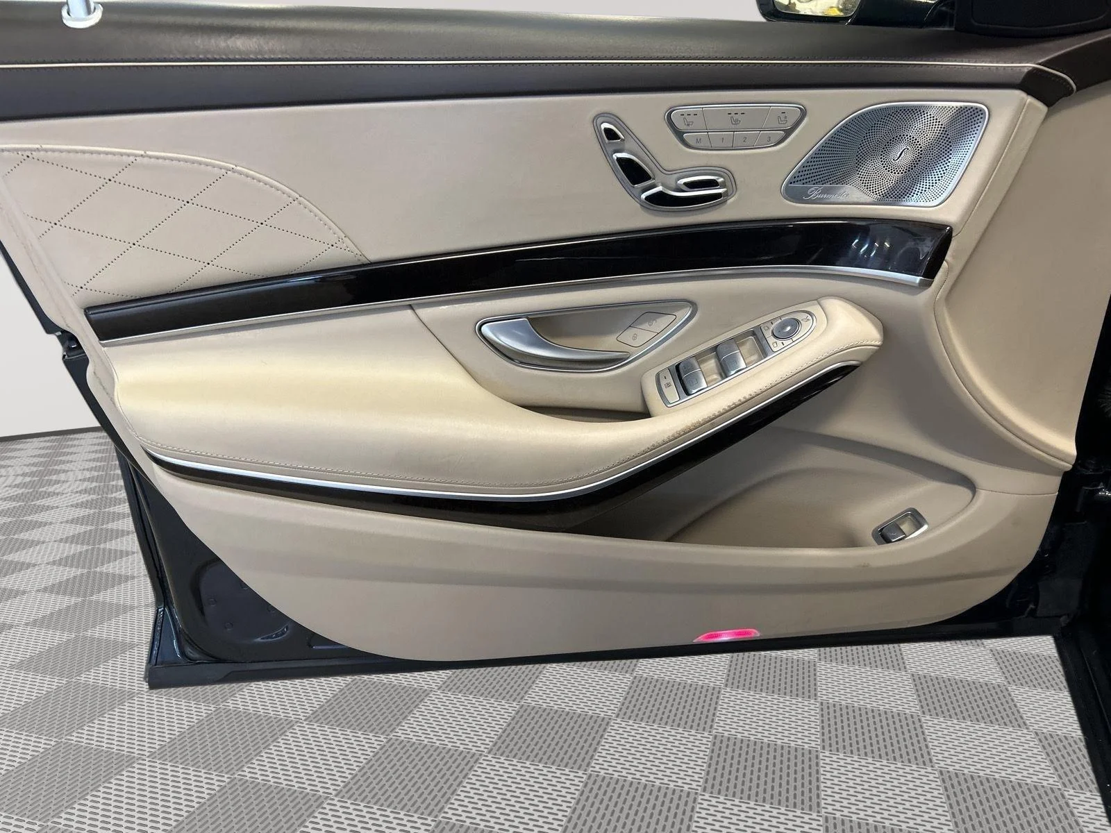 Used 2019 Anthracite Blue Metallic Mercedes-Benz Maybach S 560 image 12