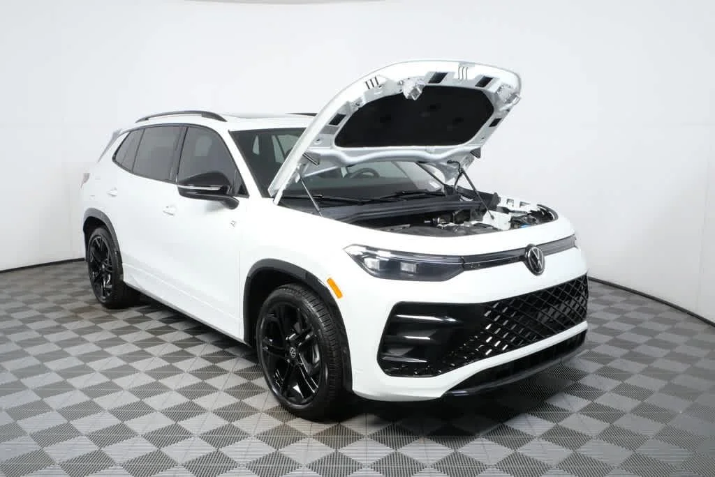 New 2026 Opal White Pearl Volkswagen SE R-Line Black image 29